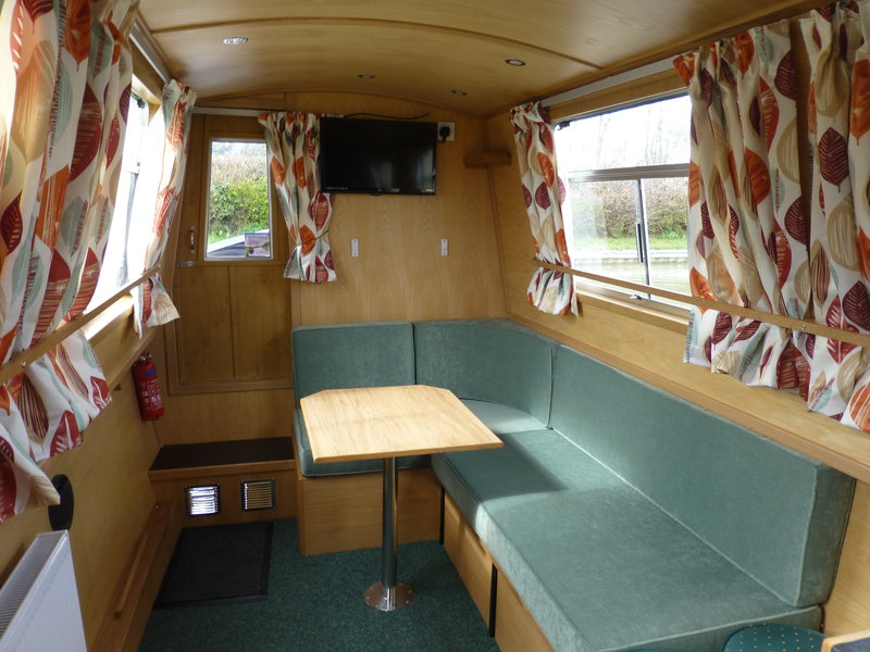  Saloon 